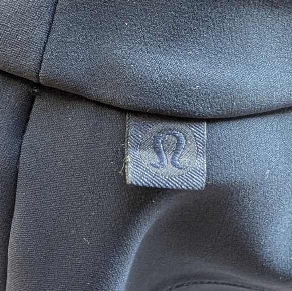 Lululemon On The Move Pant *Lightweight True Navy 💙 color Size 8 Inseam 27" - Picture 13 of 15